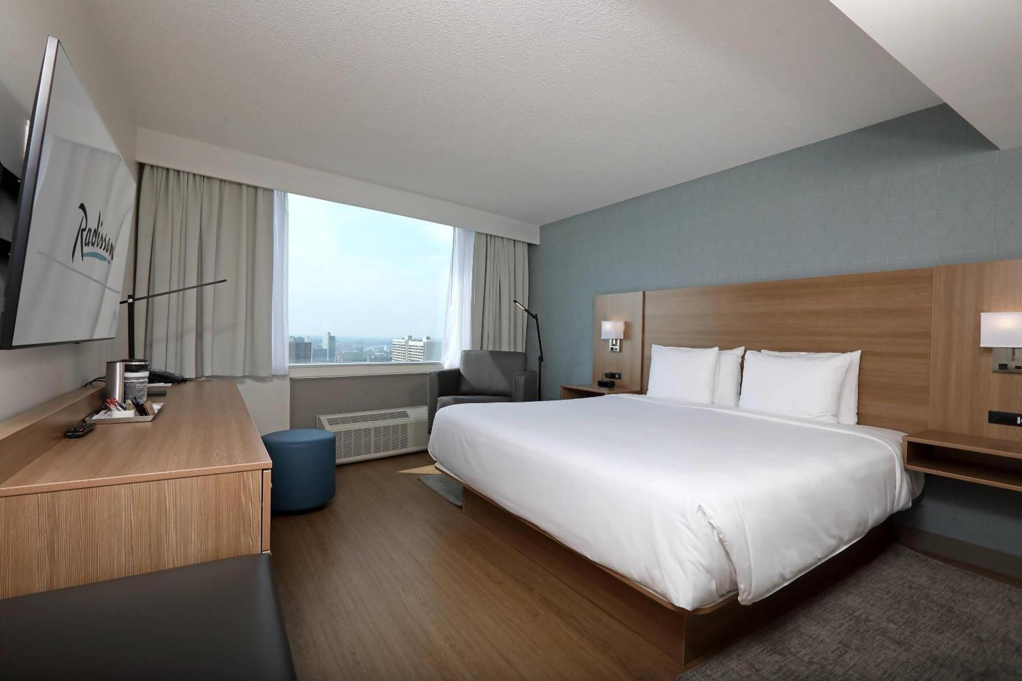 Radisson Downtown Hotel 4*