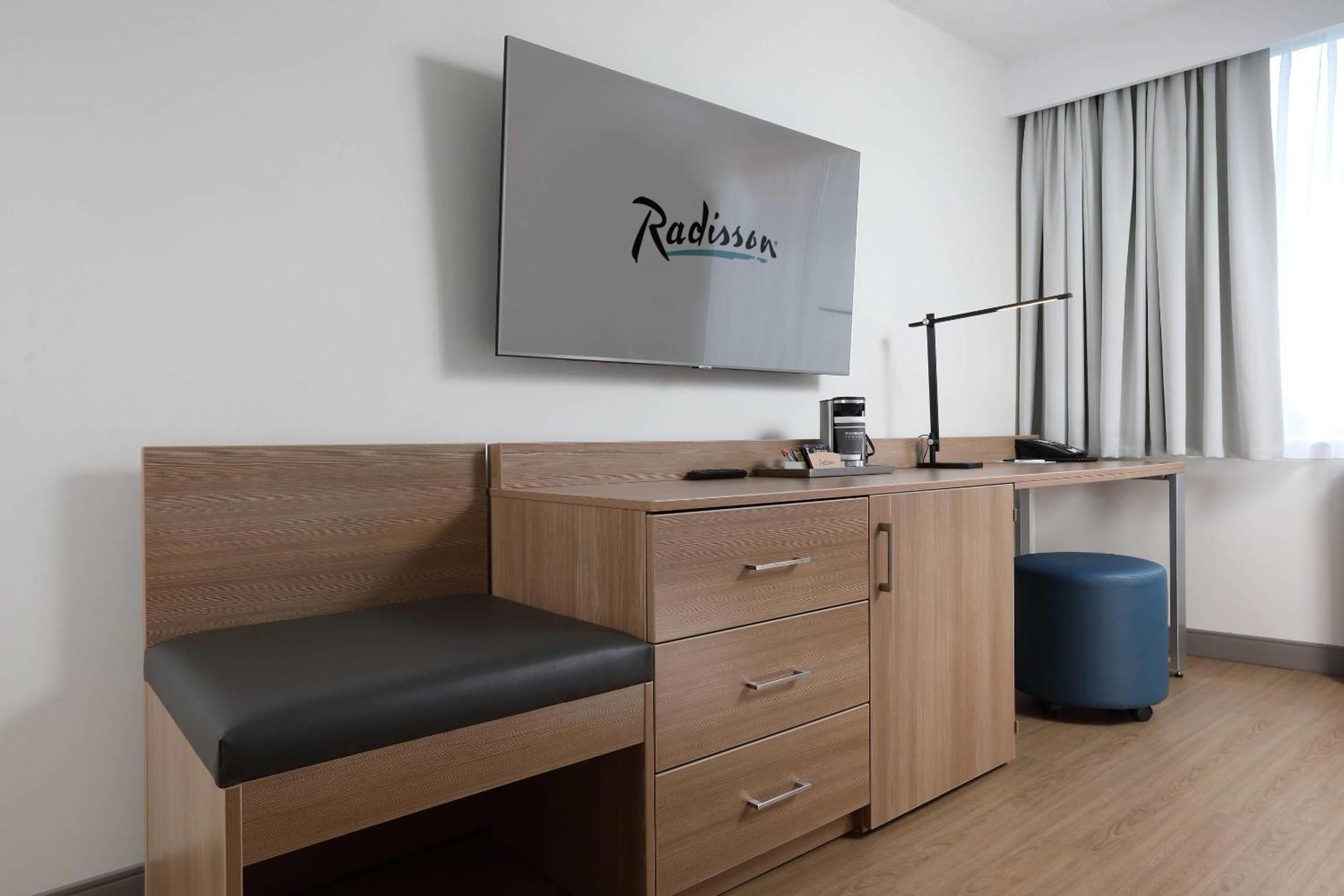 Hotel Radisson Downtown 4*